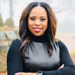 Meet your Posher, Angela